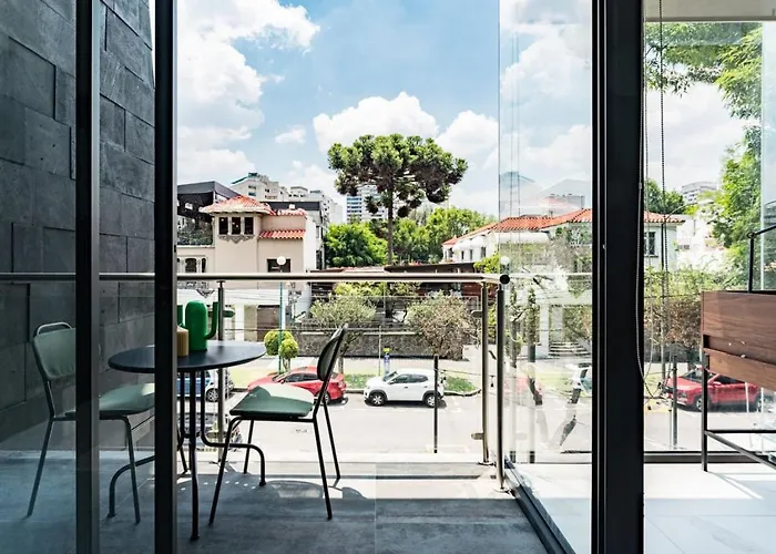 Twin For Groups Near Dining & Culture *