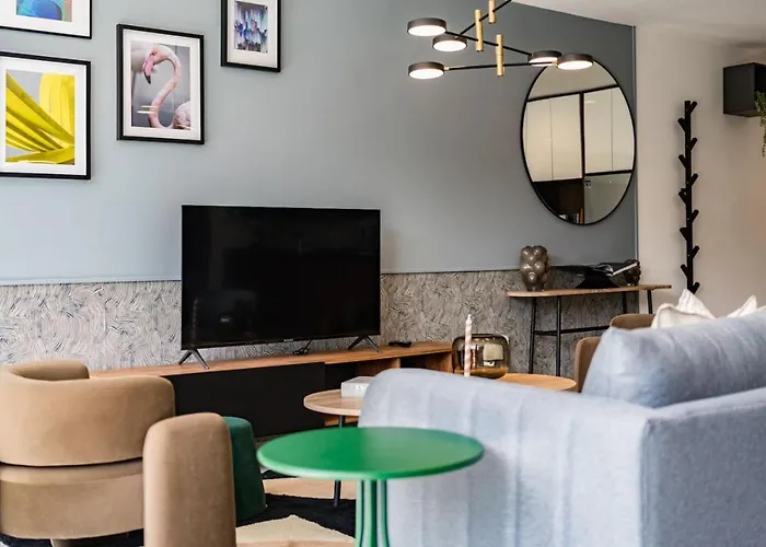 Twin For Groups Near Dining & Culture Apartment *